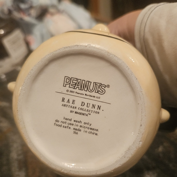 Rae Dunn Peanuts Snoopy CHARLIE BROWN Mug Pilgrim Hat Thanksgiving NEW - Picture 3 of 5